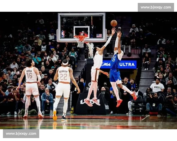 现象级天赋 + 技术巨兽 + DPOY 级防守：文班亚马如何单核瓦解雷霆三巨头？